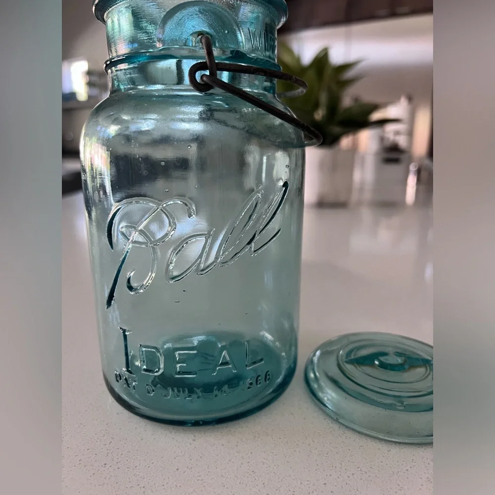 Vintage Blue Ball Quart Glass Container‎
